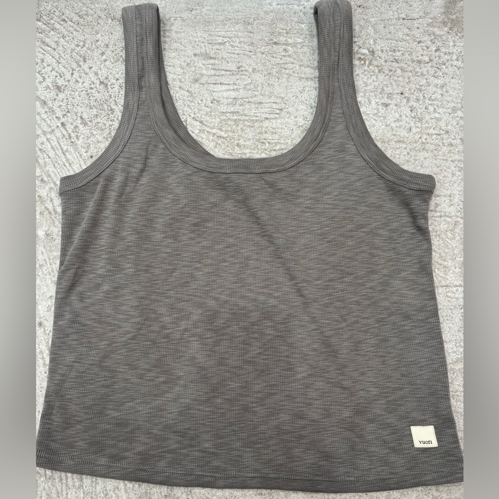 Vuori Charcoal Crop Tank Top for Women - New